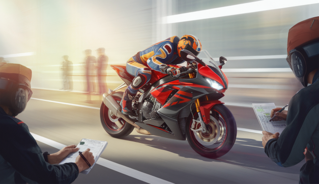 Critique technique et expérience utilisateur dans les tests de motos