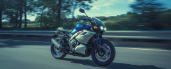 Image de la Yamaha XSR900 en pleine action sur la route