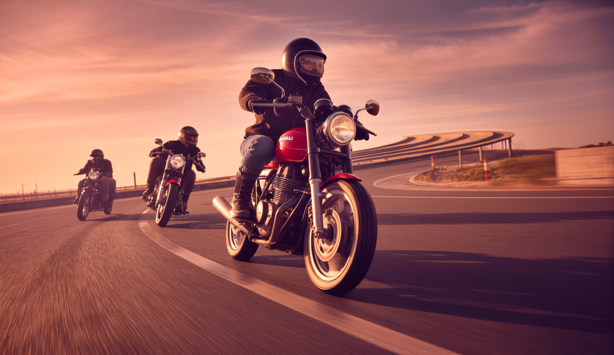 Moto rétro-sportive Yamaha XSR900 2025 en comparaison