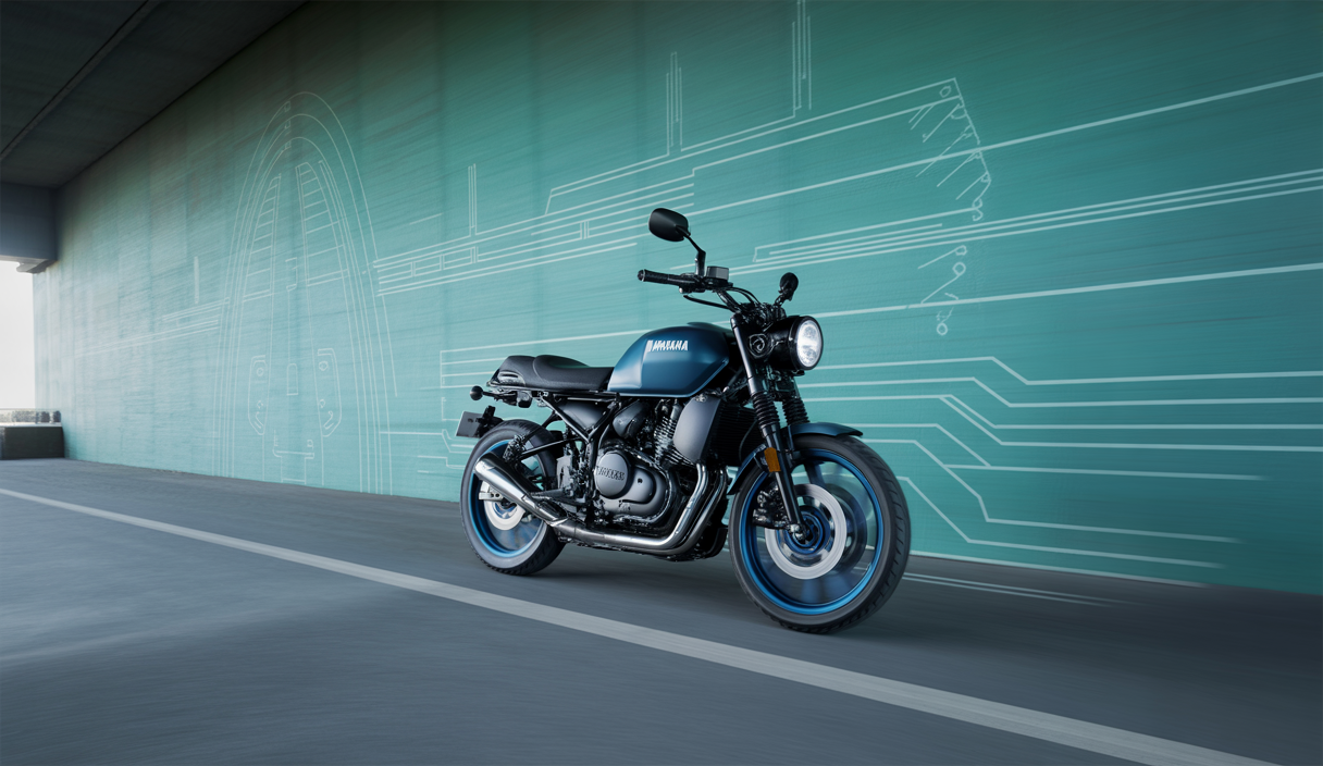 Vue captivante de la Yamaha XSR900 2025 avec une attention aux détails mécaniques et comparatives.